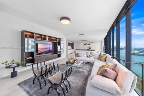 Condo in Miami, Florida, 4 bedrooms  № 1864964 - photo 10
