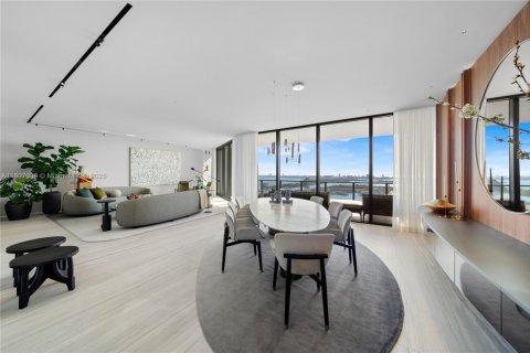 Condo in Miami, Florida, 4 bedrooms  № 1864964 - photo 29