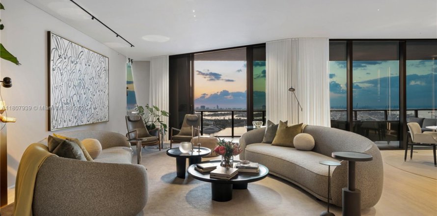 Condo in Miami, Florida, 4 bedrooms  № 1864964