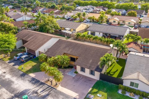 Casa en venta en Miami, Florida, 4 dormitorios, 170.01 m2 № 2056246 - foto 25