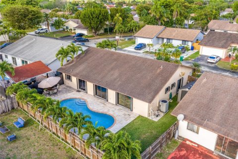 Casa en venta en Miami, Florida, 4 dormitorios, 170.01 m2 № 2056246 - foto 27