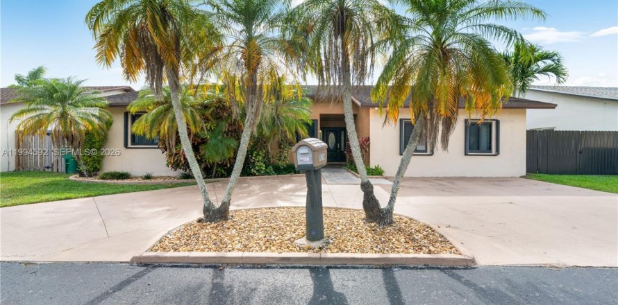 Casa en Miami, Florida 4 dormitorios, 170.01 m2 № 2056246