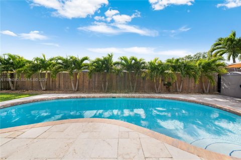 Casa en venta en Miami, Florida, 4 dormitorios, 170.01 m2 № 2056246 - foto 10