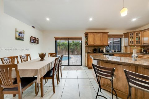 Casa en venta en Miami, Florida, 4 dormitorios, 170.01 m2 № 2056246 - foto 6