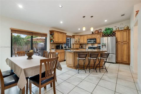 Casa en venta en Miami, Florida, 4 dormitorios, 170.01 m2 № 2056246 - foto 4