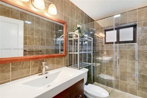 Casa en venta en Miami, Florida, 4 dormitorios, 170.01 m2 № 2056246 - foto 24