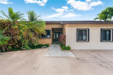 Casa en venta en Miami, Florida, 4 dormitorios, 170.01 m2 № 2056246 - foto 3