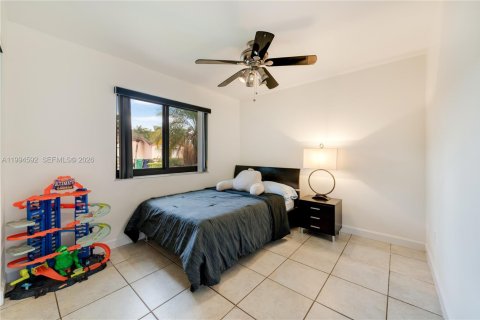 Casa en venta en Miami, Florida, 4 dormitorios, 170.01 m2 № 2056246 - foto 19
