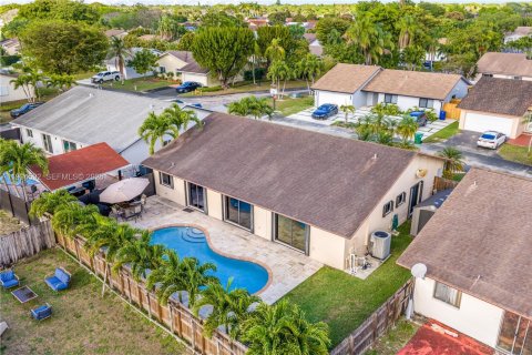 Casa en venta en Miami, Florida, 4 dormitorios, 170.01 m2 № 2056246 - foto 28