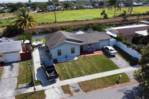 House in Homestead, Florida 3 bedrooms, 122.45 sq.m. № 1969140 - photo 29