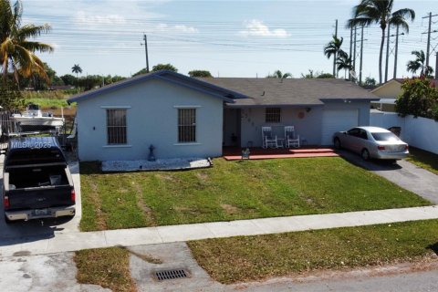 House in Homestead, Florida 3 bedrooms, 122.45 sq.m. № 1969140 - photo 28