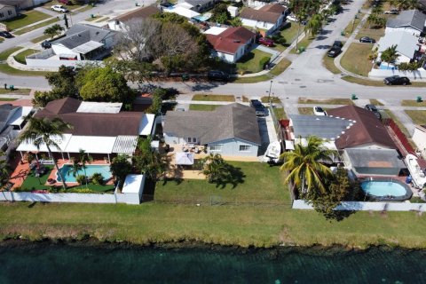 House in Homestead, Florida 3 bedrooms, 122.45 sq.m. № 1969140 - photo 26