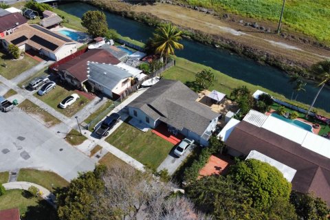 House in Homestead, Florida 3 bedrooms, 122.45 sq.m. № 1969140 - photo 20