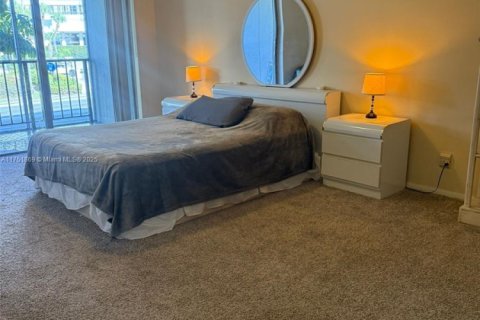 Condo in Hallandale Beach, Florida, 1 bedroom  № 1968301 - photo 27