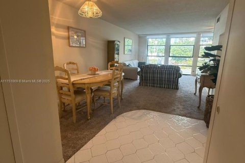 Condo in Hallandale Beach, Florida, 1 bedroom  № 1968301 - photo 3