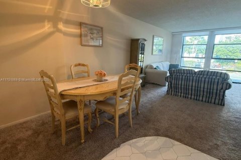 Condo in Hallandale Beach, Florida, 1 bedroom  № 1968301 - photo 2
