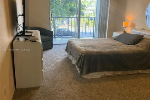 Condo in Hallandale Beach, Florida, 1 bedroom  № 1968301 - photo 30