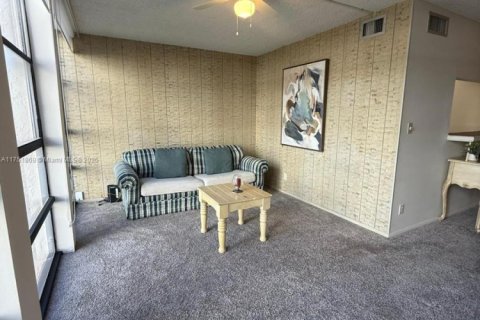 Condo in Hallandale Beach, Florida, 1 bedroom  № 1968301 - photo 8