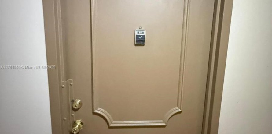 Condo in Hallandale Beach, Florida, 1 bedroom  № 1968301