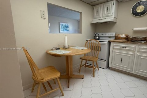 Condo in Hallandale Beach, Florida, 1 bedroom  № 1968301 - photo 19