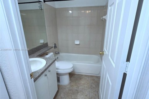 Copropriété à louer à Coral Springs, Floride: 3 chambres, 98.01 m2 № 2357279 - photo 6