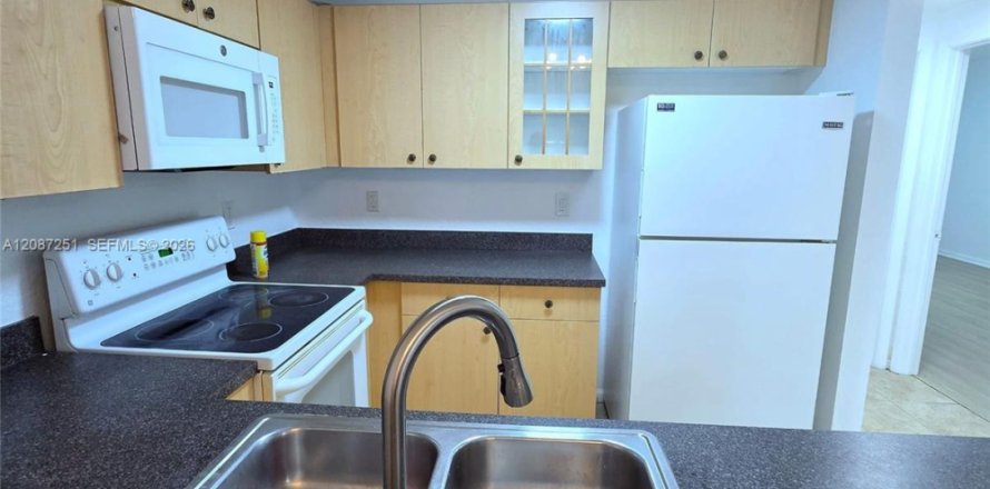 Condo à Coral Springs, Floride, 3 chambres  № 2357279