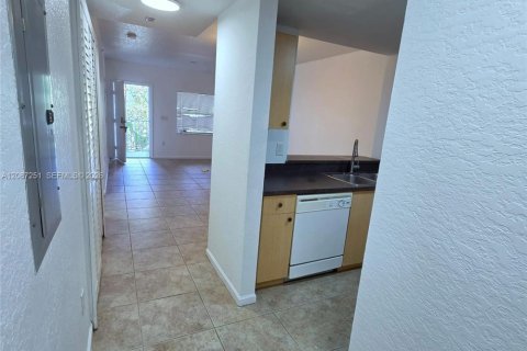 Copropriété à louer à Coral Springs, Floride: 3 chambres, 98.01 m2 № 2357279 - photo 3