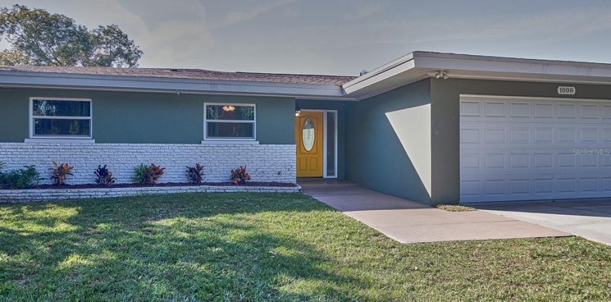 House in Clearwater, Florida 3 bedrooms, 124.12 sq.m. № 1893876