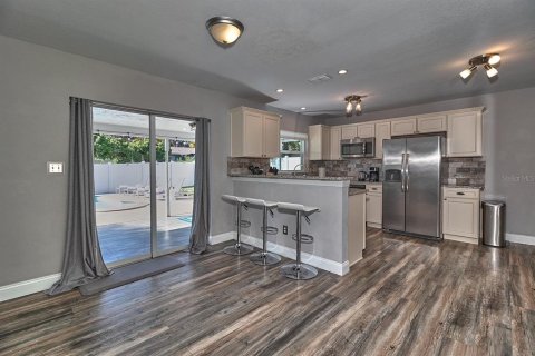 House in Clearwater, Florida 3 bedrooms, 124.12 sq.m. № 1893876 - photo 3