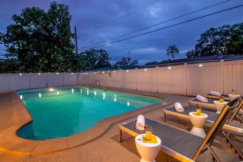 House in Clearwater, Florida 3 bedrooms, 124.12 sq.m. № 1893876 - photo 21