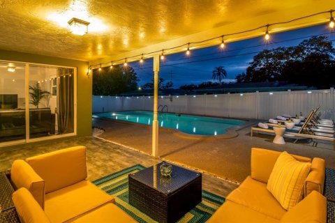 House in Clearwater, Florida 3 bedrooms, 124.12 sq.m. № 1893876 - photo 13