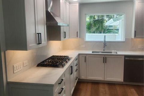 Villa ou maison à louer à Sarasota, Floride: 4 chambres, 235.88 m2 № 1788054 - photo 4