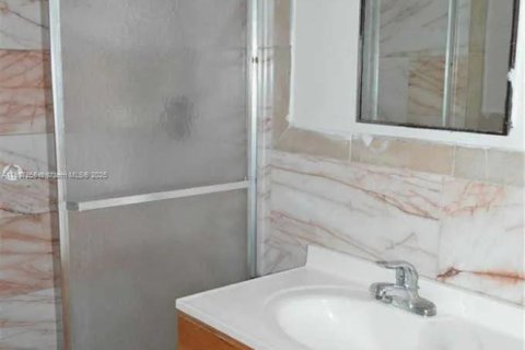 Commercial property in Pompano Beach, Florida 586.49 sq.m. № 2021041 - photo 21