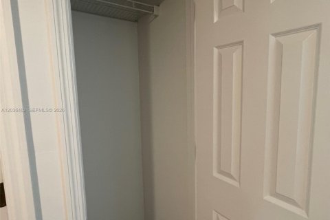 Propiedad comercial en venta en Fort Myers, Florida, 201.97 m2 № 2084770 - foto 18