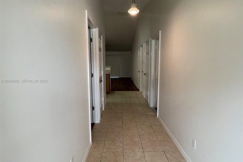 Propiedad comercial en venta en Fort Myers, Florida, 201.97 m2 № 2084770 - foto 3