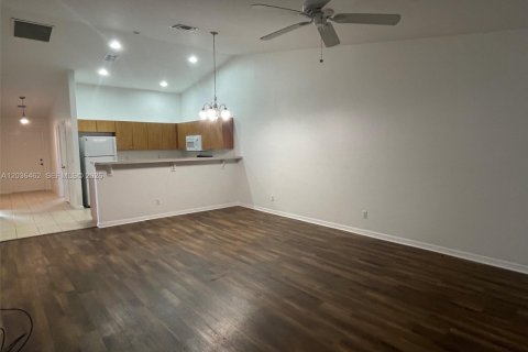 Propiedad comercial en venta en Fort Myers, Florida, 201.97 m2 № 2084770 - foto 6