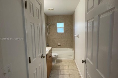 Propiedad comercial en venta en Fort Myers, Florida, 201.97 m2 № 2084770 - foto 13