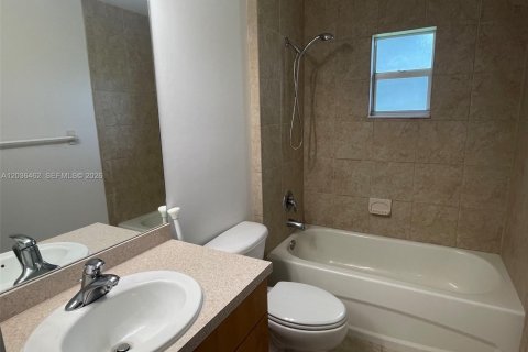 Propiedad comercial en venta en Fort Myers, Florida, 201.97 m2 № 2084770 - foto 15
