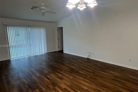 Propiedad comercial en venta en Fort Myers, Florida, 201.97 m2 № 2084770 - foto 16