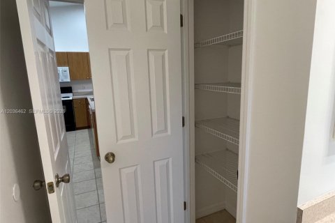 Propiedad comercial en venta en Fort Myers, Florida, 201.97 m2 № 2084770 - foto 17