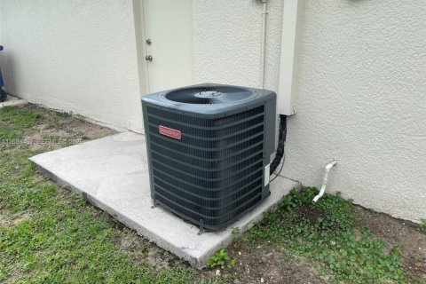 Propiedad comercial en venta en Fort Myers, Florida, 201.97 m2 № 2084770 - foto 25