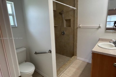 Propiedad comercial en venta en Fort Myers, Florida, 201.97 m2 № 2084770 - foto 11