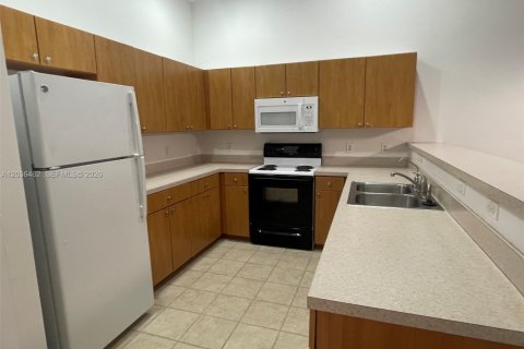 Propiedad comercial en venta en Fort Myers, Florida, 201.97 m2 № 2084770 - foto 4