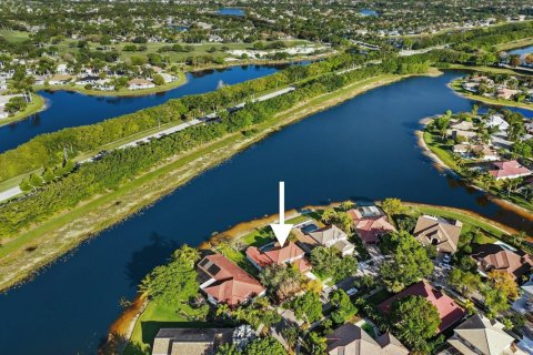 House in Weston, Florida 5 bedrooms, 266.07 sq.m. № 1162846 - photo 1
