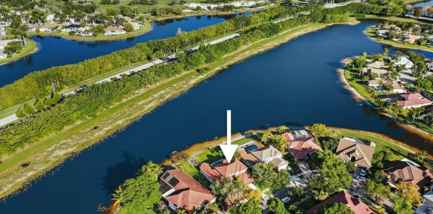 House in Weston, Florida 5 bedrooms, 266.07 sq.m. № 1162846