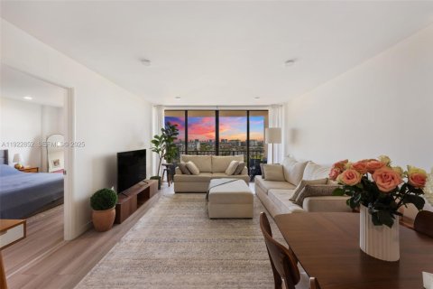 Copropriété à louer à North Miami, Floride: 1 chambre, 72.65 m2 № 1976721 - photo 2