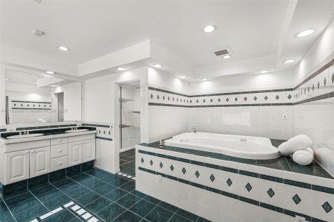 Villa ou maison à vendre à Miami Beach, Floride: 4 chambres, 400.87 m2 № 1715537 - photo 13