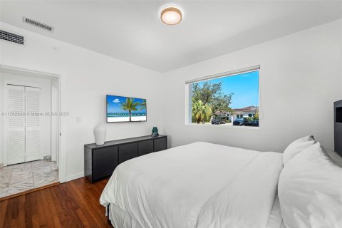 Villa ou maison à vendre à Miami Beach, Floride: 4 chambres, 400.87 m2 № 1715537 - photo 16