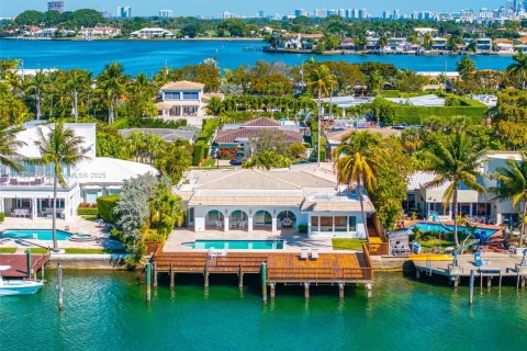 Villa ou maison à vendre à Miami Beach, Floride: 4 chambres, 400.87 m2 № 1715537 - photo 2