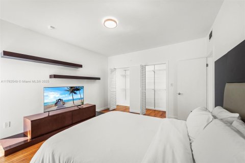 Villa ou maison à vendre à Miami Beach, Floride: 4 chambres, 400.87 m2 № 1715537 - photo 17